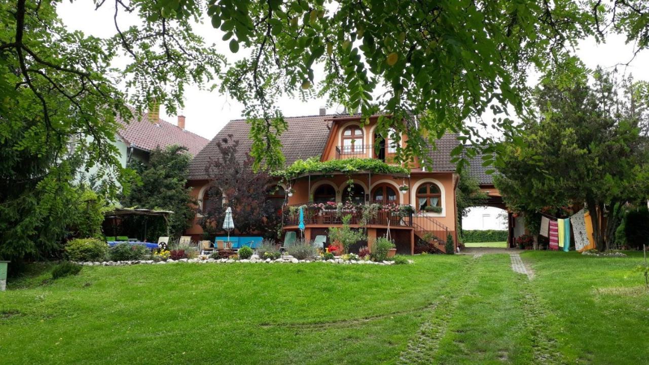 Katica Vendeghaz Somogyvar - Ladybird Villa Somogyvár Exterior foto