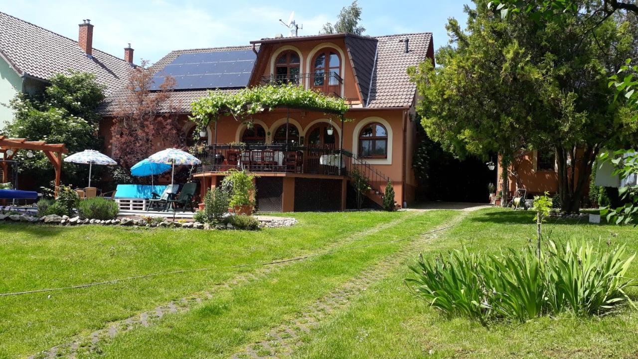 Katica Vendeghaz Somogyvar - Ladybird Villa Somogyvár Exterior foto